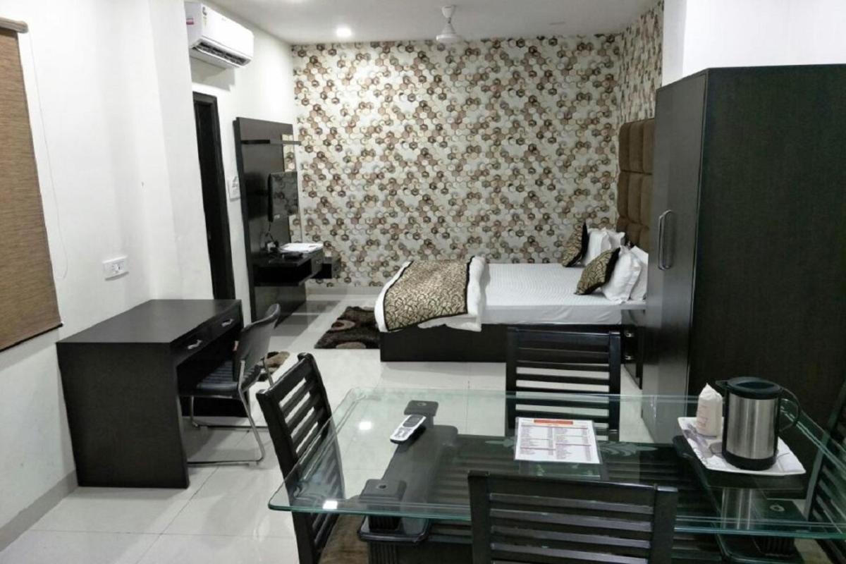 Hotel Mandakini Lush Kanpur Esterno foto