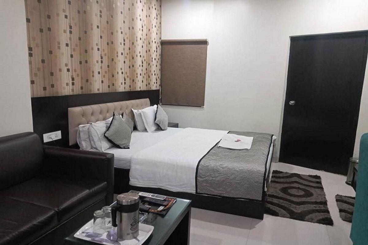 Hotel Mandakini Lush Kanpur Esterno foto