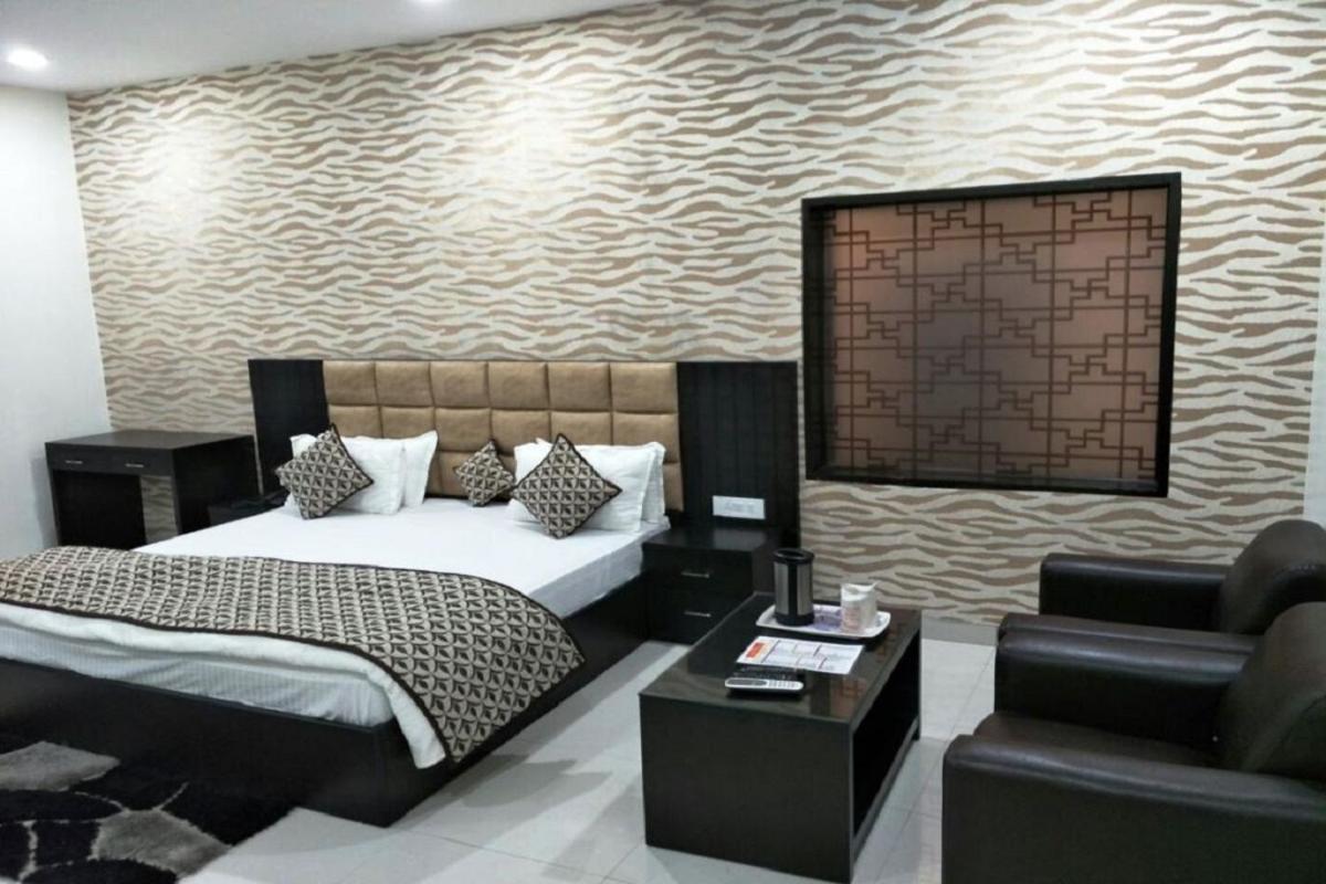 Hotel Mandakini Lush Kanpur Esterno foto