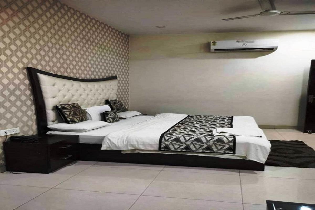 Hotel Mandakini Lush Kanpur Esterno foto