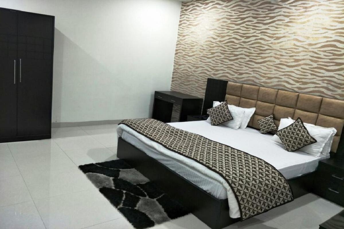 Hotel Mandakini Lush Kanpur Esterno foto