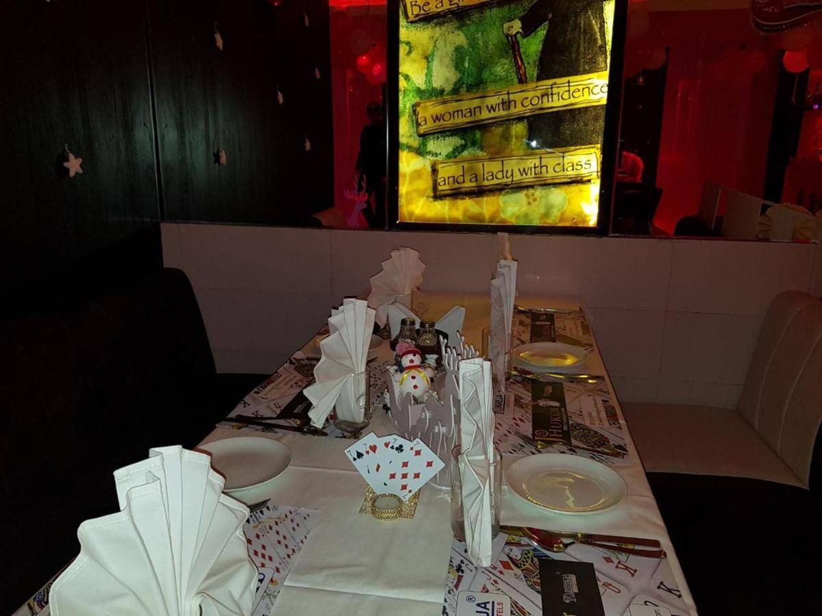 Hotel Mandakini Lush Kanpur Esterno foto