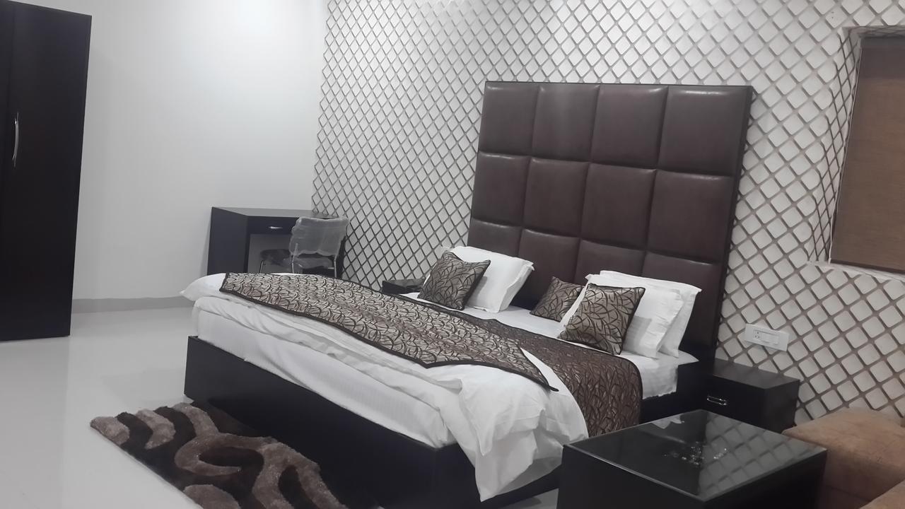 Hotel Mandakini Lush Kanpur Esterno foto