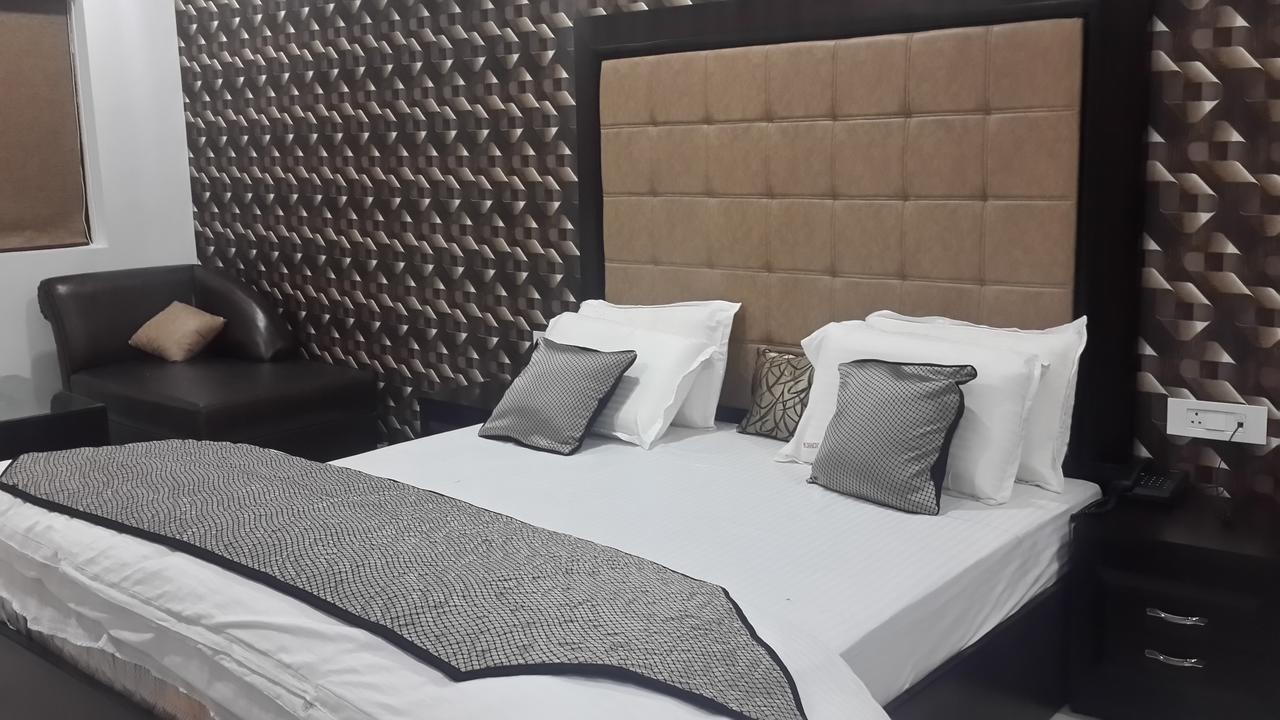 Hotel Mandakini Lush Kanpur Esterno foto