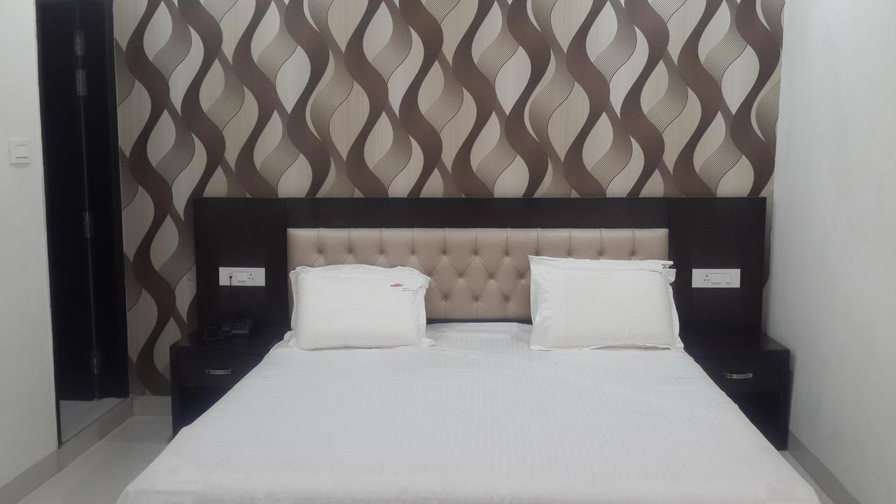 Hotel Mandakini Lush Kanpur Esterno foto