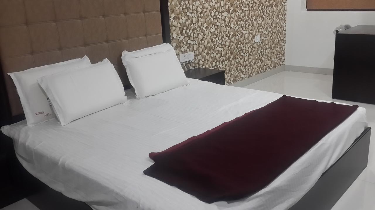 Hotel Mandakini Lush Kanpur Esterno foto