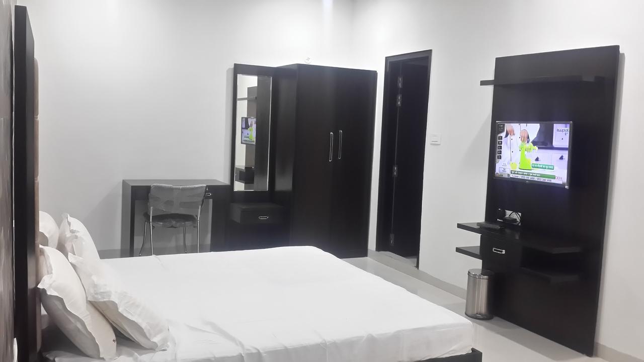 Hotel Mandakini Lush Kanpur Esterno foto