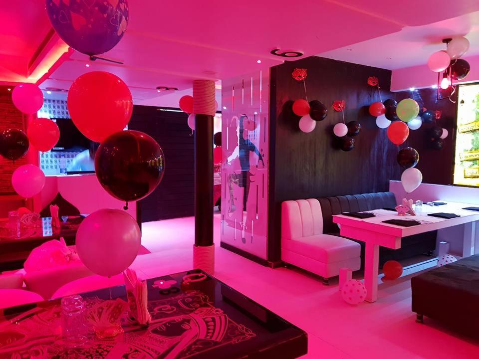 Hotel Mandakini Lush Kanpur Esterno foto