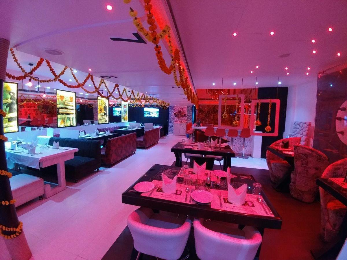 Hotel Mandakini Lush Kanpur Esterno foto